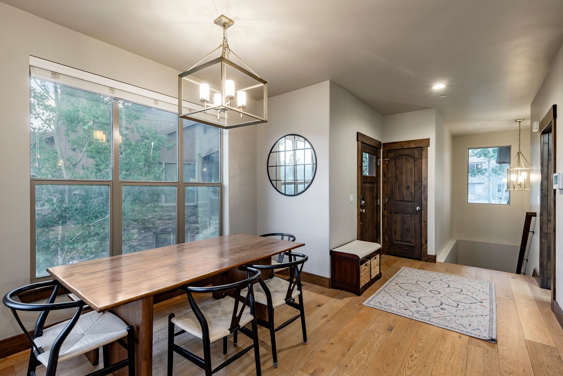  Stunning End-Unit Townhome With Loads of Natural Light - 物件實景
