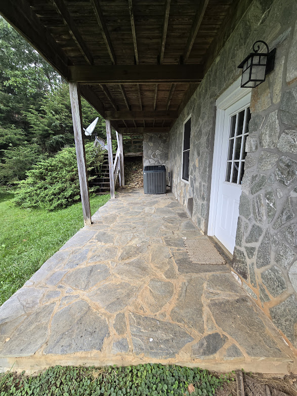 Warrensville, North Carolina, 28693, United States, 2 Bedrooms Bedrooms, ,2 BathroomsBathrooms,Residential,For Sale,1982340