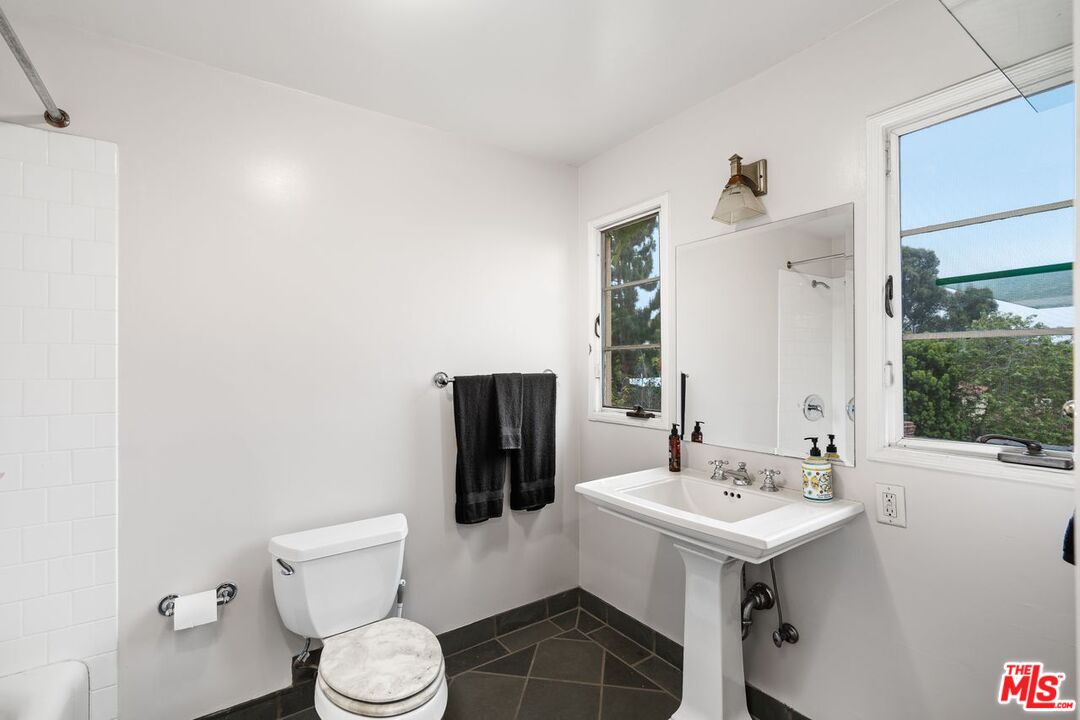 Los Angeles, California, 90027, United States, 4 Bedrooms Bedrooms, ,4 BathroomsBathrooms,Residential,For Sale,1898914