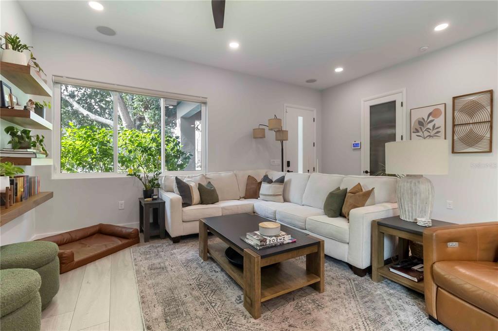 St Petersburg, Florida, 33713, United States, 3 Bedrooms Bedrooms, ,3 BathroomsBathrooms,Residential,For Sale,1898616