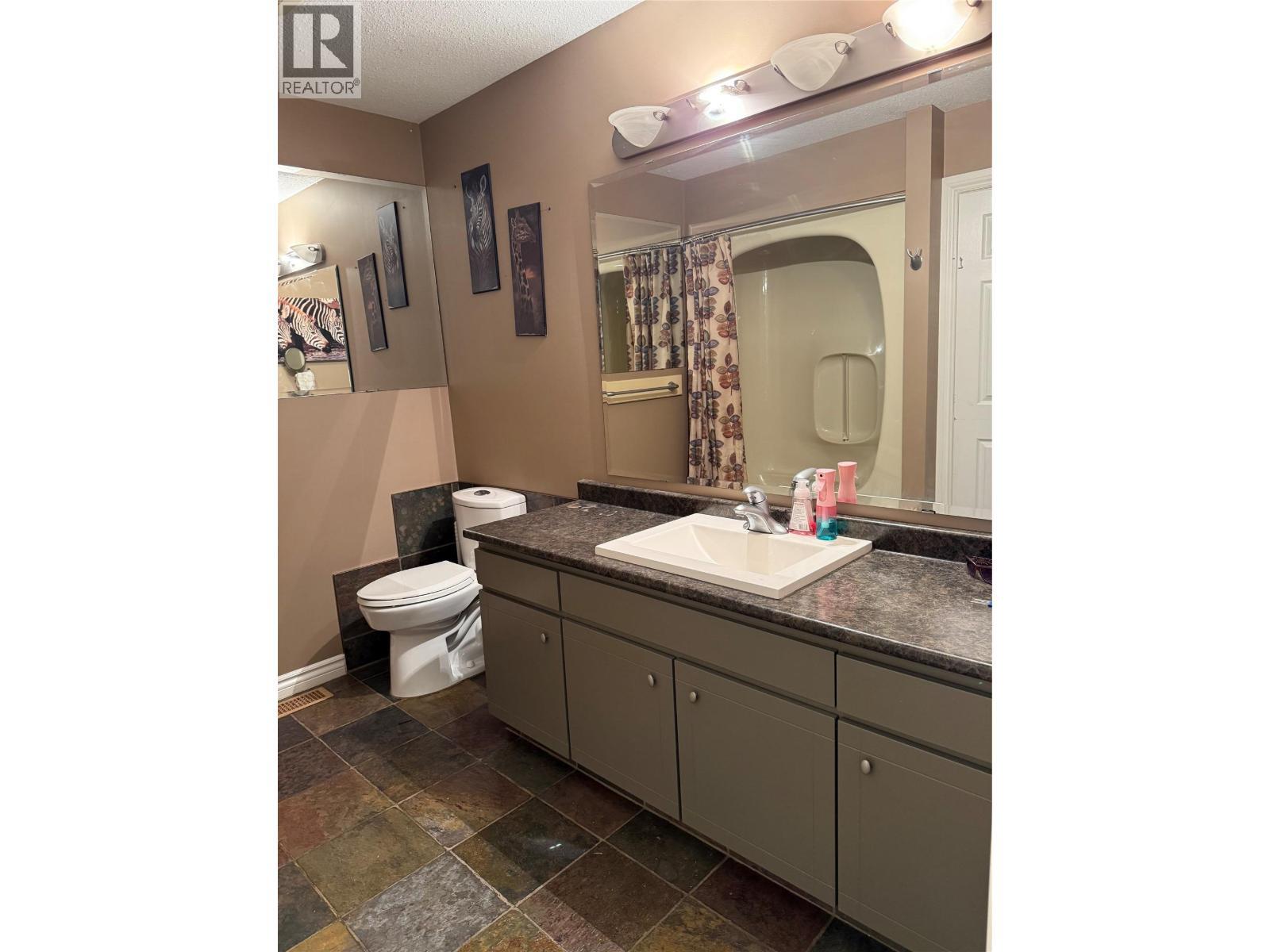 KAMLOOPS, British Columbia, V2H 1N1, CA, 4 Bedrooms Bedrooms, ,4 BathroomsBathrooms,Residential,For Sale,1947764