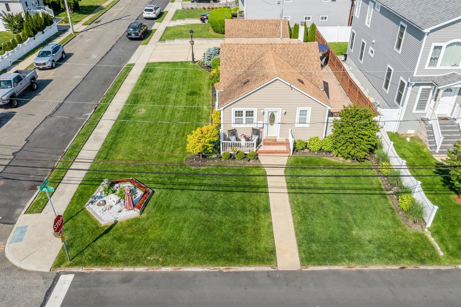 Lindenhurst, New York, 11757, United States, 2 Bedrooms Bedrooms, ,1 BathroomBathrooms,Residential,For Sale,1847928