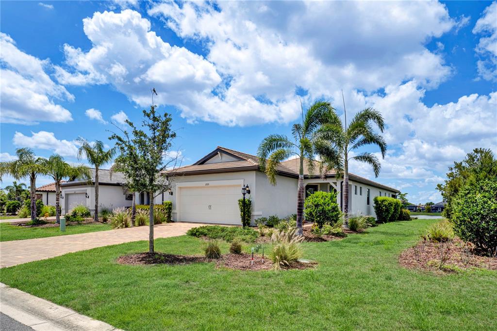 Bradenton, Florida, 34202, United States, 2 Bedrooms Bedrooms, ,2 BathroomsBathrooms,Residential,For Sale,1817643