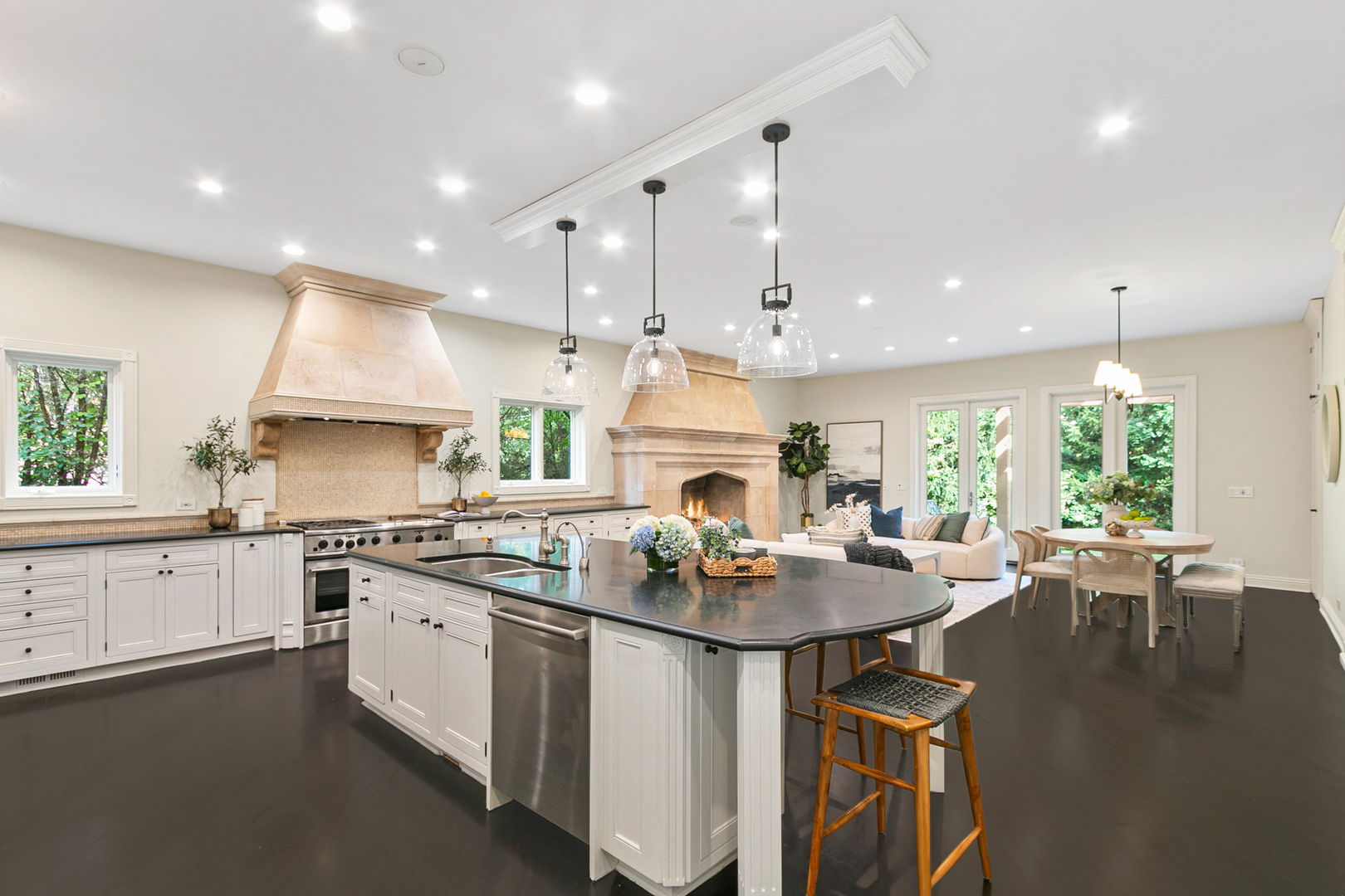 Winnetka, Illinois, 60093, United States, 6 Bedrooms Bedrooms, ,8 BathroomsBathrooms,Residential,For Sale,1991564