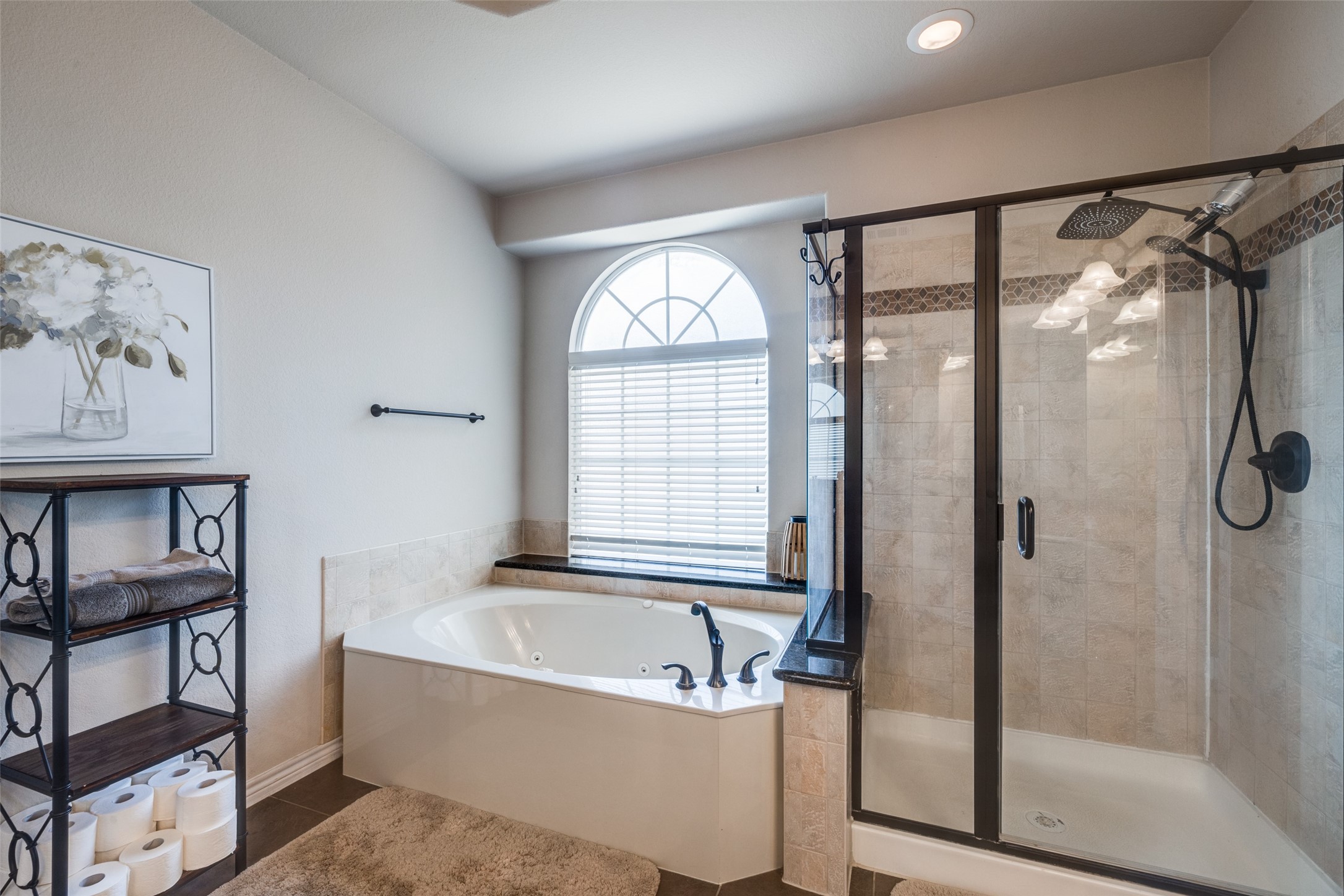 Kennedale, Texas, 76060, United States, 5 Bedrooms Bedrooms, ,4 BathroomsBathrooms,Residential,For Sale,1926987