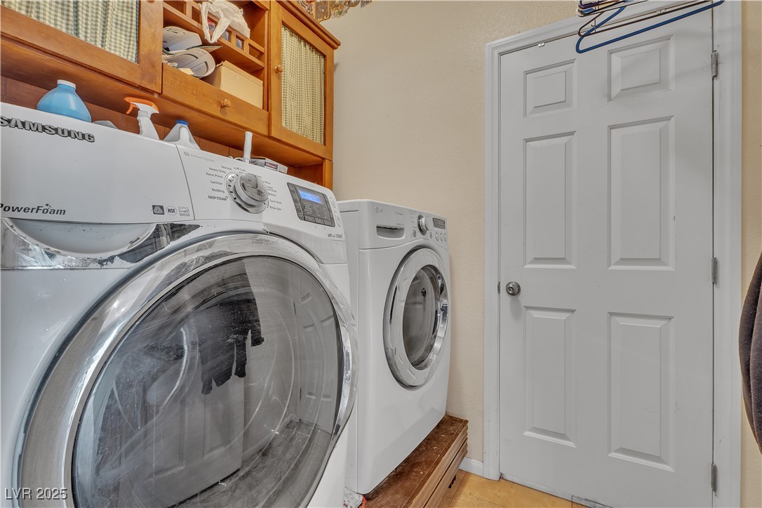 North Las Vegas, Nevada, 89081, United States, 4 Bedrooms Bedrooms, ,3 BathroomsBathrooms,Residential,For Sale,1996909