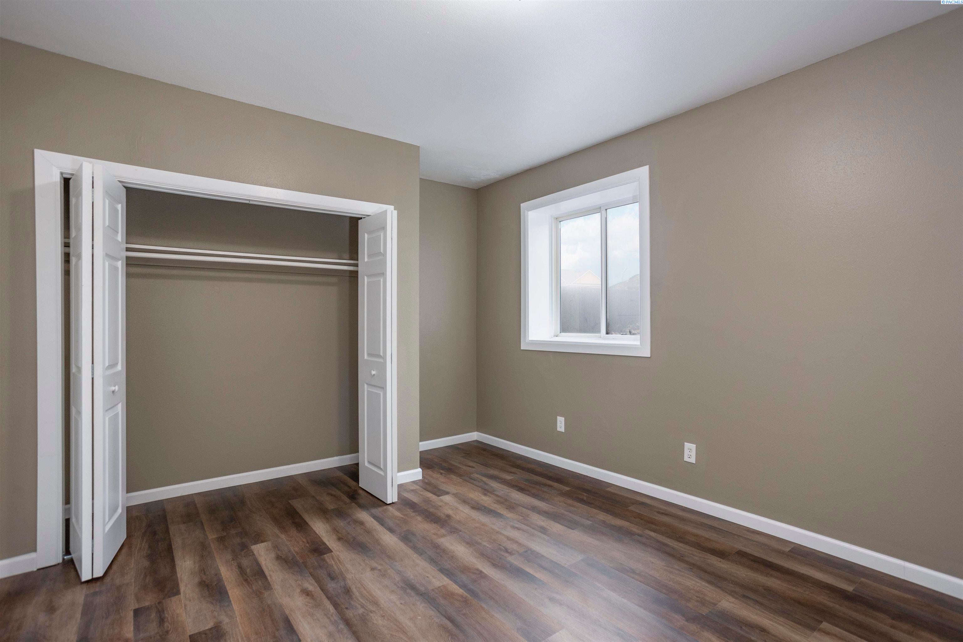 West Richland, Washington, 99353, United States, 5 Bedrooms Bedrooms, ,3 BathroomsBathrooms,Residential,For Sale,1923424