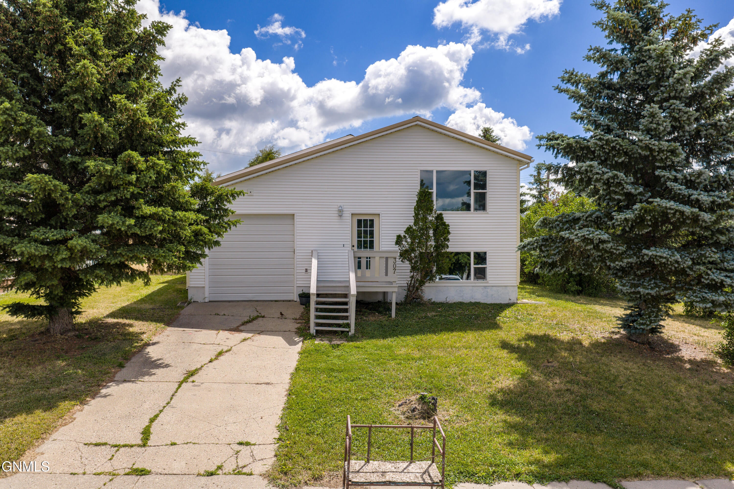 7th St, New Salem, ND 58563