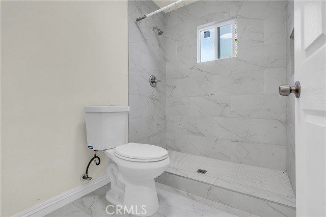 Los Angeles, California, 90062, United States, 5 Bedrooms Bedrooms, ,Residential,For Sale,1975907