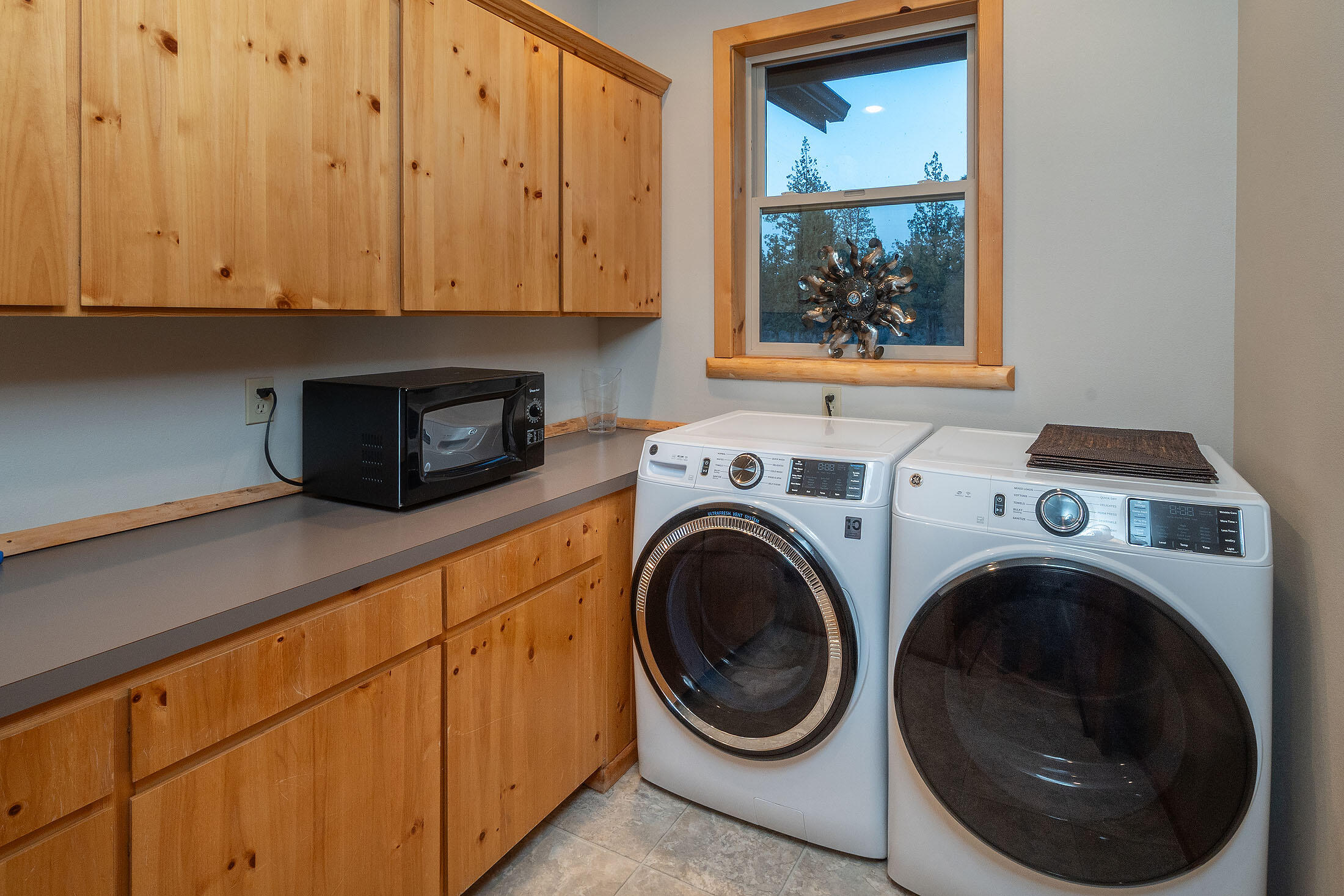 Bend, Oregon, 97703, United States, 3 Bedrooms Bedrooms, ,2 BathroomsBathrooms,Residential,For Sale,1826541