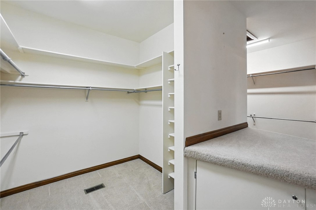 Sugarcreek Twp, Ohio, 45440, United States, 4 Bedrooms Bedrooms, ,5 BathroomsBathrooms,Residential,For Sale,1902150