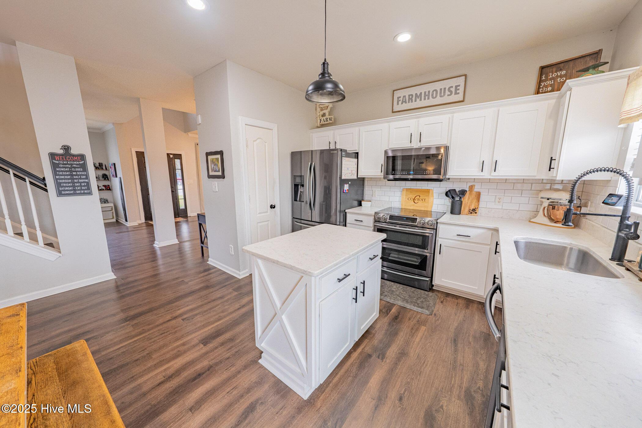 Moyock, North Carolina, 27958, United States, 6 Bedrooms Bedrooms, ,3 BathroomsBathrooms,Residential,For Sale,1997341