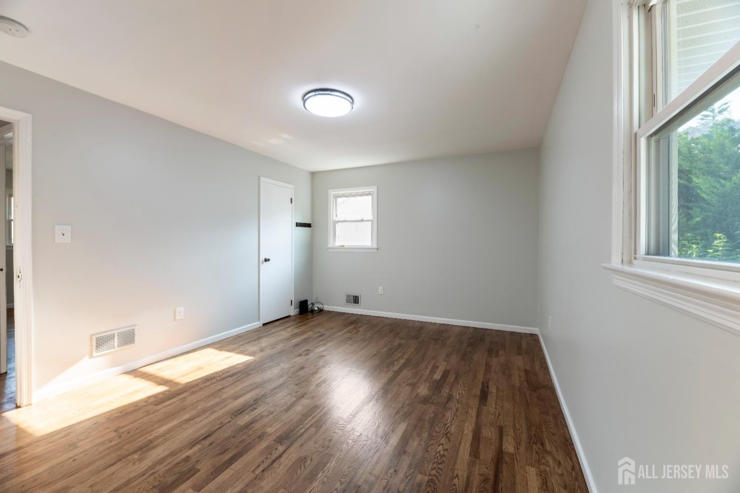 Edison, New Jersey, 08817, United States, 4 Bedrooms Bedrooms, ,2 BathroomsBathrooms,Residential,For Sale,1900843
