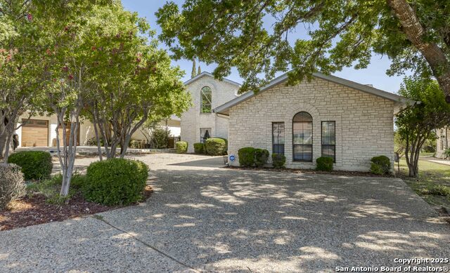 Kerrville, Texas, 78028, United States, 3 Bedrooms Bedrooms, ,4 BathroomsBathrooms,Residential,For Sale,1910535