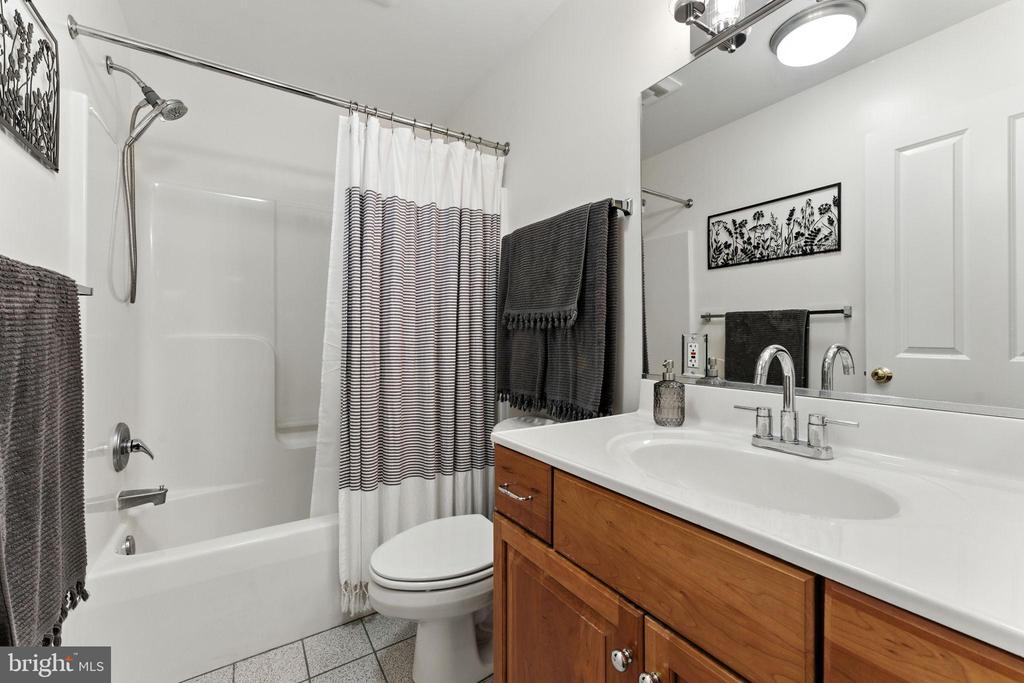 Chester Gap, Virginia, 22623, United States, 4 Bedrooms Bedrooms, ,4 BathroomsBathrooms,Residential,For Sale,1980820