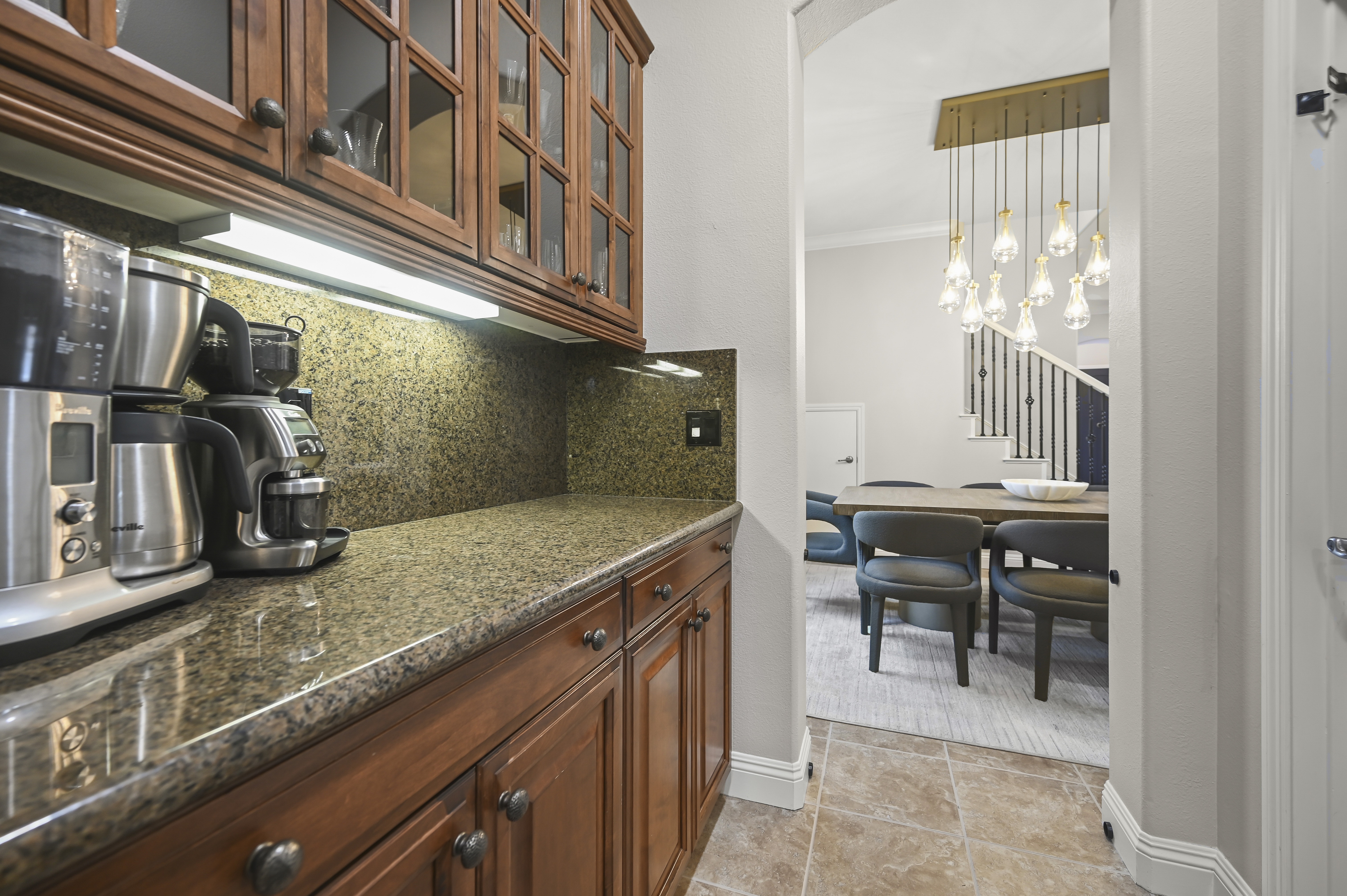  Stunning Monterosso Estate on Private Court with Designer Indoor-Outdoor Living - 物件實景