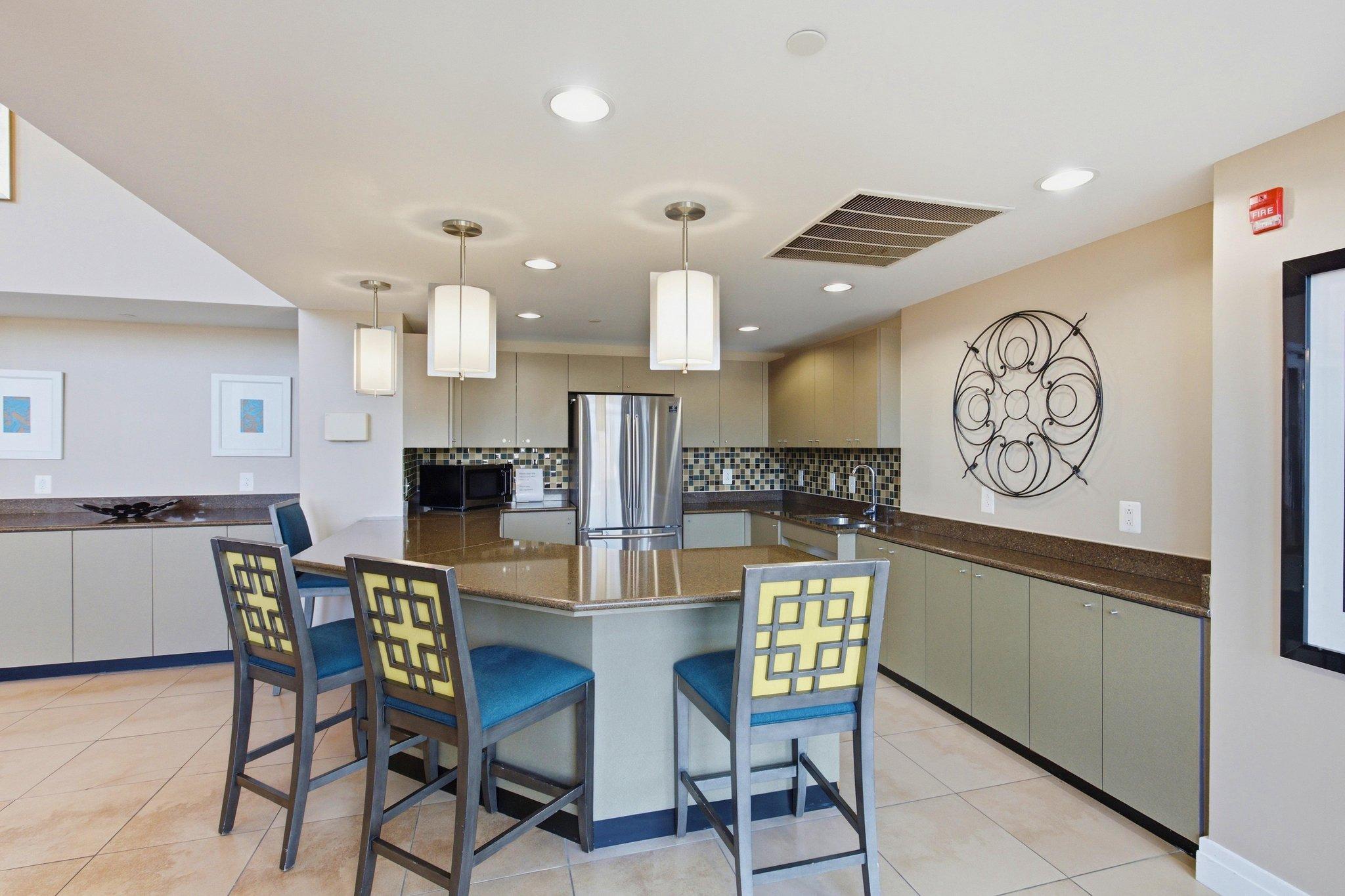  2451 Midtown Avenue, Alexandria, VA, 22303 - 物件實景