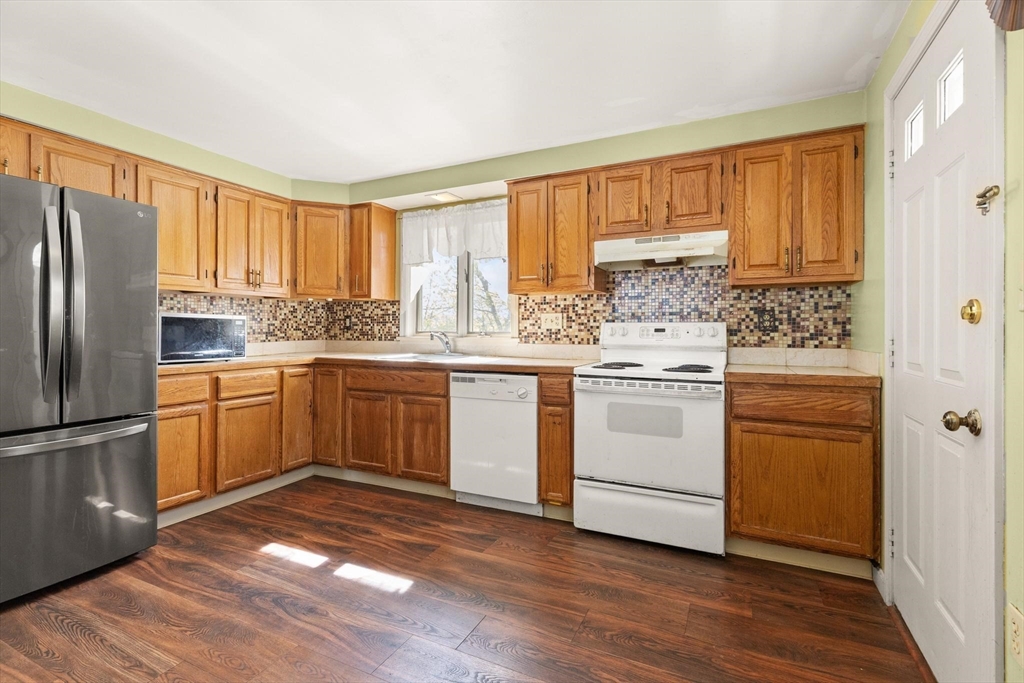 Lynn, Massachusetts, 01902, United States, 4 Bedrooms Bedrooms, ,2 BathroomsBathrooms,Residential,For Sale,2049430