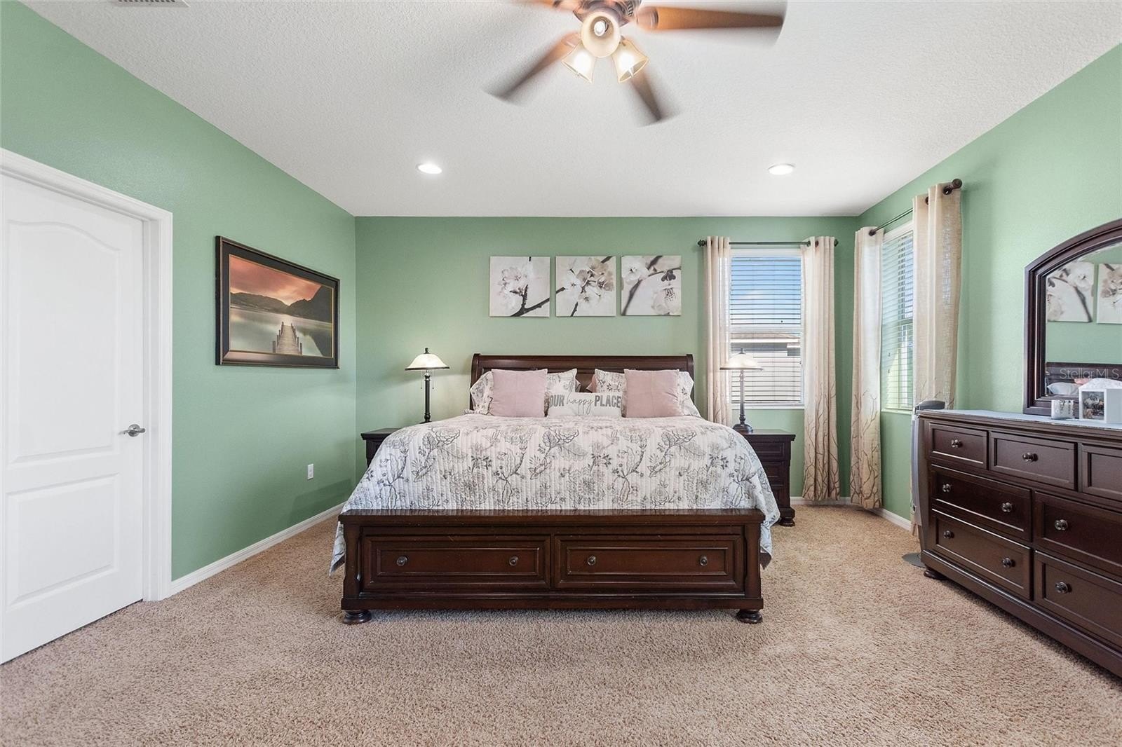 AUBURNDALE, Florida, 33823, United States, 5 Bedrooms Bedrooms, ,5 BathroomsBathrooms,Residential,For Sale,1986097