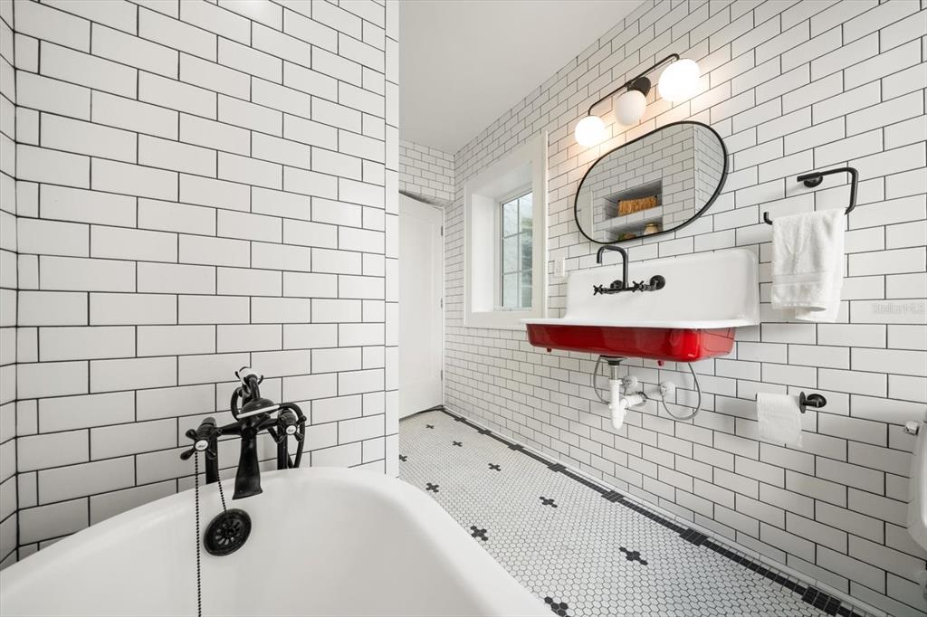 St Petersburg, Florida, 33707, United States, 5 Bedrooms Bedrooms, ,9 BathroomsBathrooms,Residential,For Sale,2000985