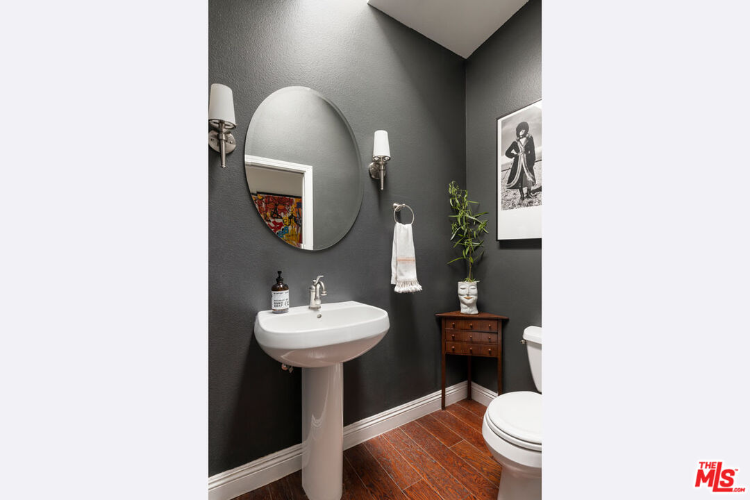 Los Angeles, California, 90039, United States, 3 Bedrooms Bedrooms, ,4 BathroomsBathrooms,Residential,For Sale,1924796