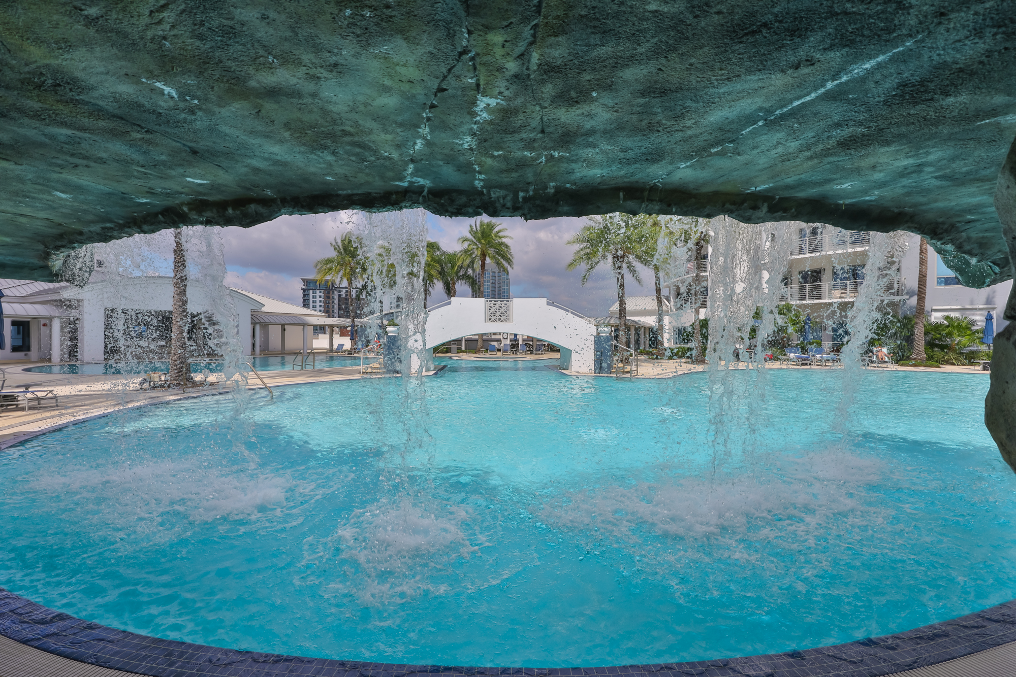 Tampa, Florida, 33602, United States, 3 Bedrooms Bedrooms, ,3 BathroomsBathrooms,Residential,For Sale,1982527