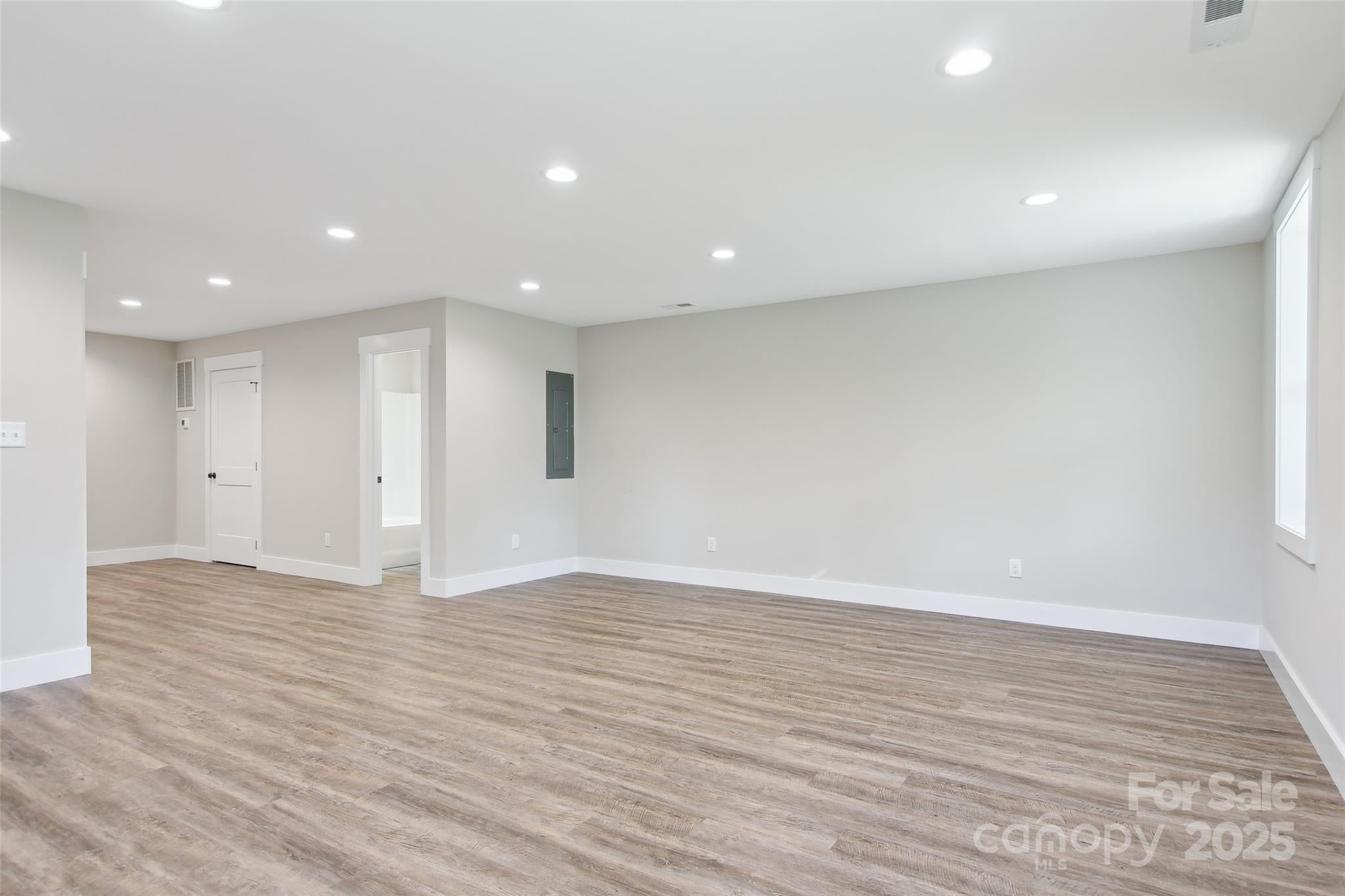 Asheville, North Carolina, 28806, United States, 3 Bedrooms Bedrooms, ,4 BathroomsBathrooms,Residential,For Sale,1915518