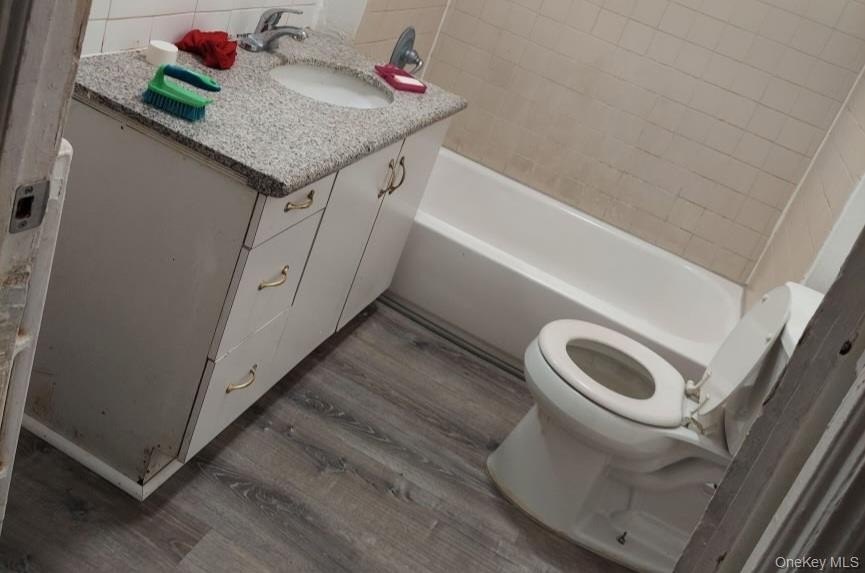 Poughkeepsie, New York, 12601, United States, 9 Bedrooms Bedrooms, ,3 BathroomsBathrooms,Residential,For Sale,1996441