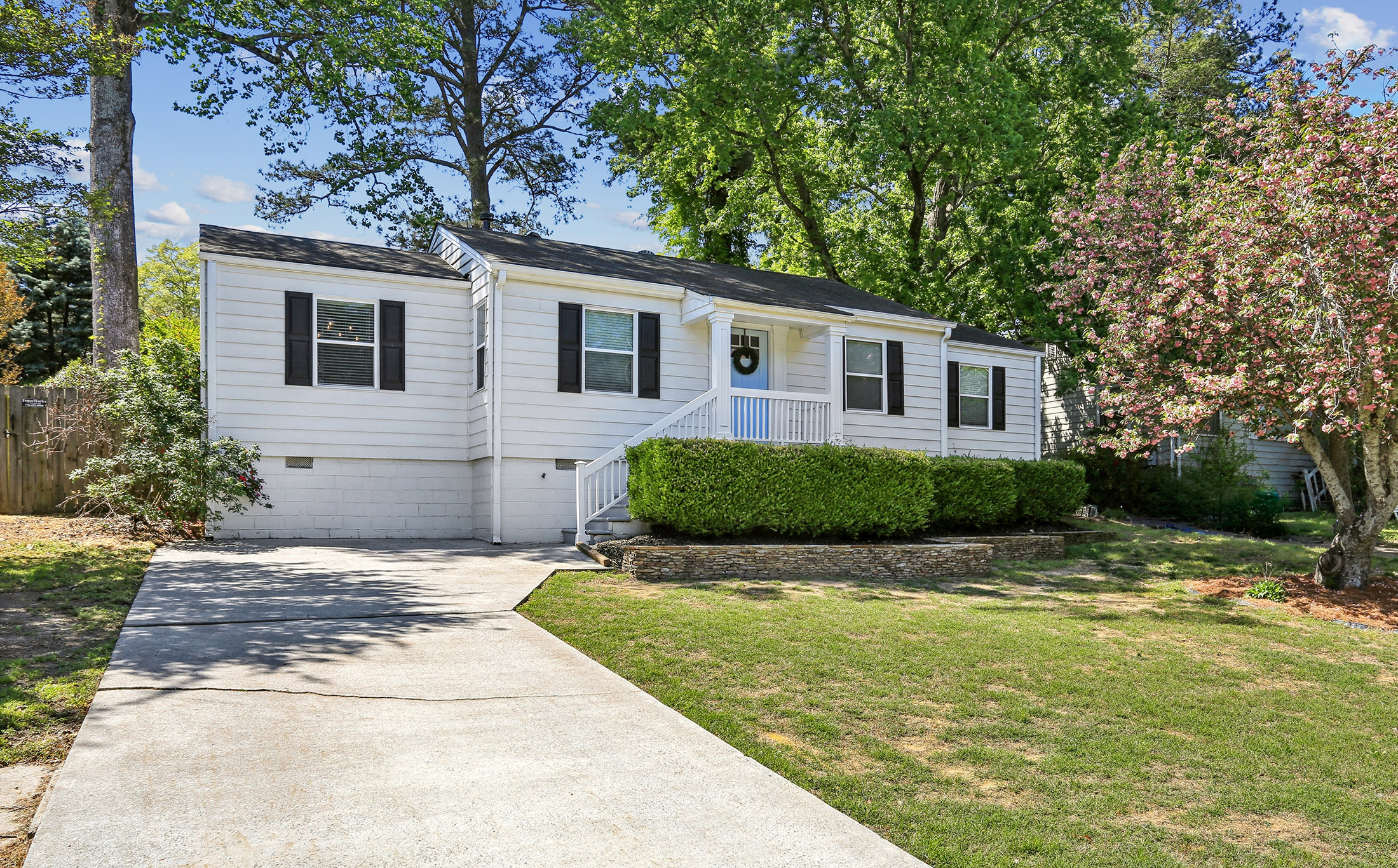  Charming Four Bedroom Home in Desirable Ashford Park - 物件實景