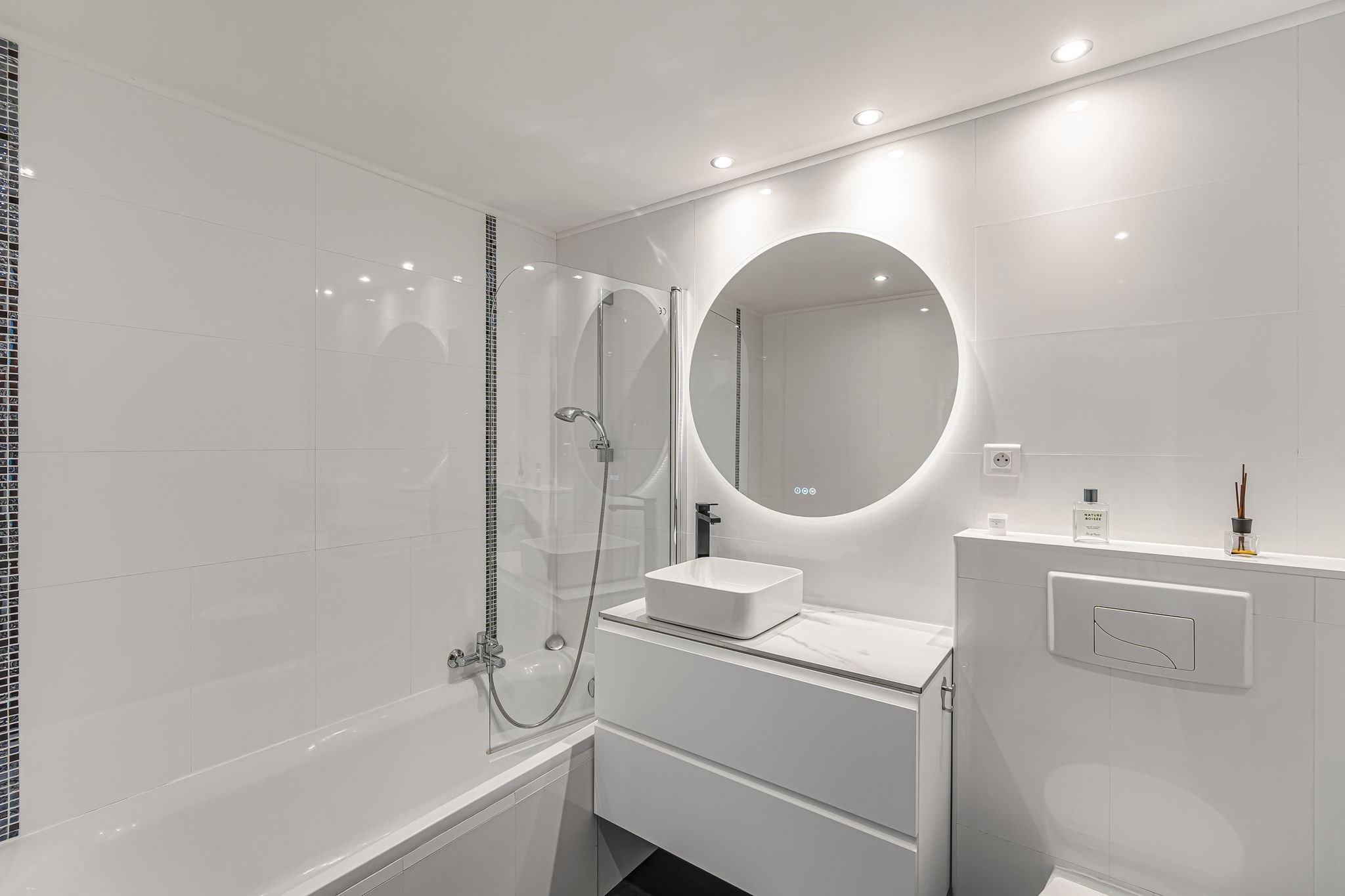  Panoramic Sea View – Elegant Renovated Three-Bedroom Apartment in a Prestigious… - 物件實景