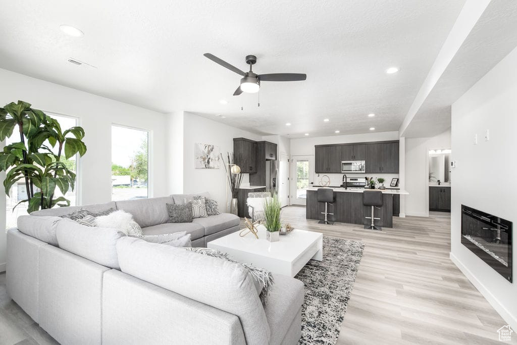 South Salt Lake, Utah, 84115, United States, 3 Bedrooms Bedrooms, ,3 BathroomsBathrooms,Residential,For Sale,1911266