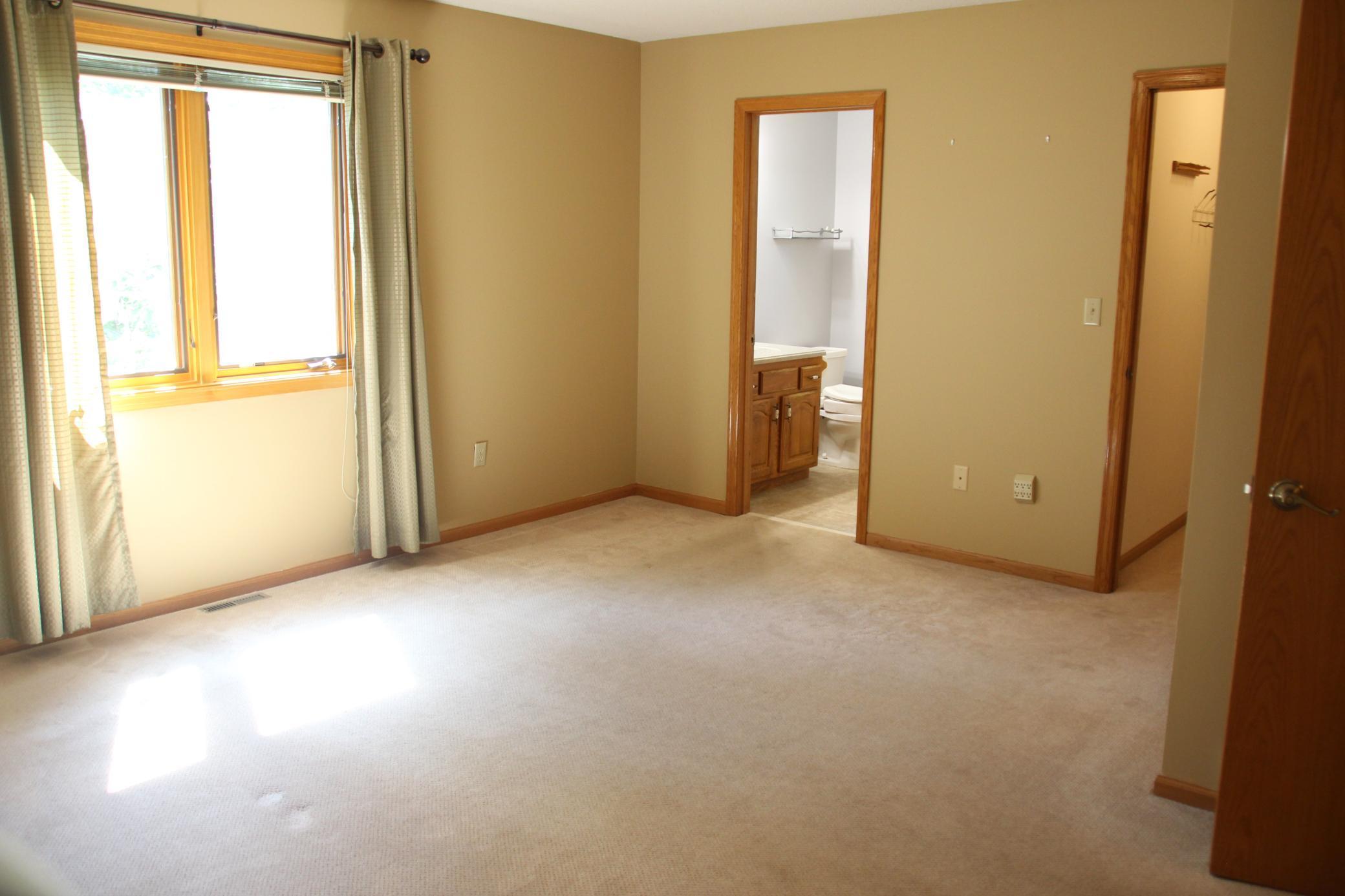 Lakeville, Minnesota, 55044, United States, 3 Bedrooms Bedrooms, ,2 BathroomsBathrooms,Residential,For Sale,1941010