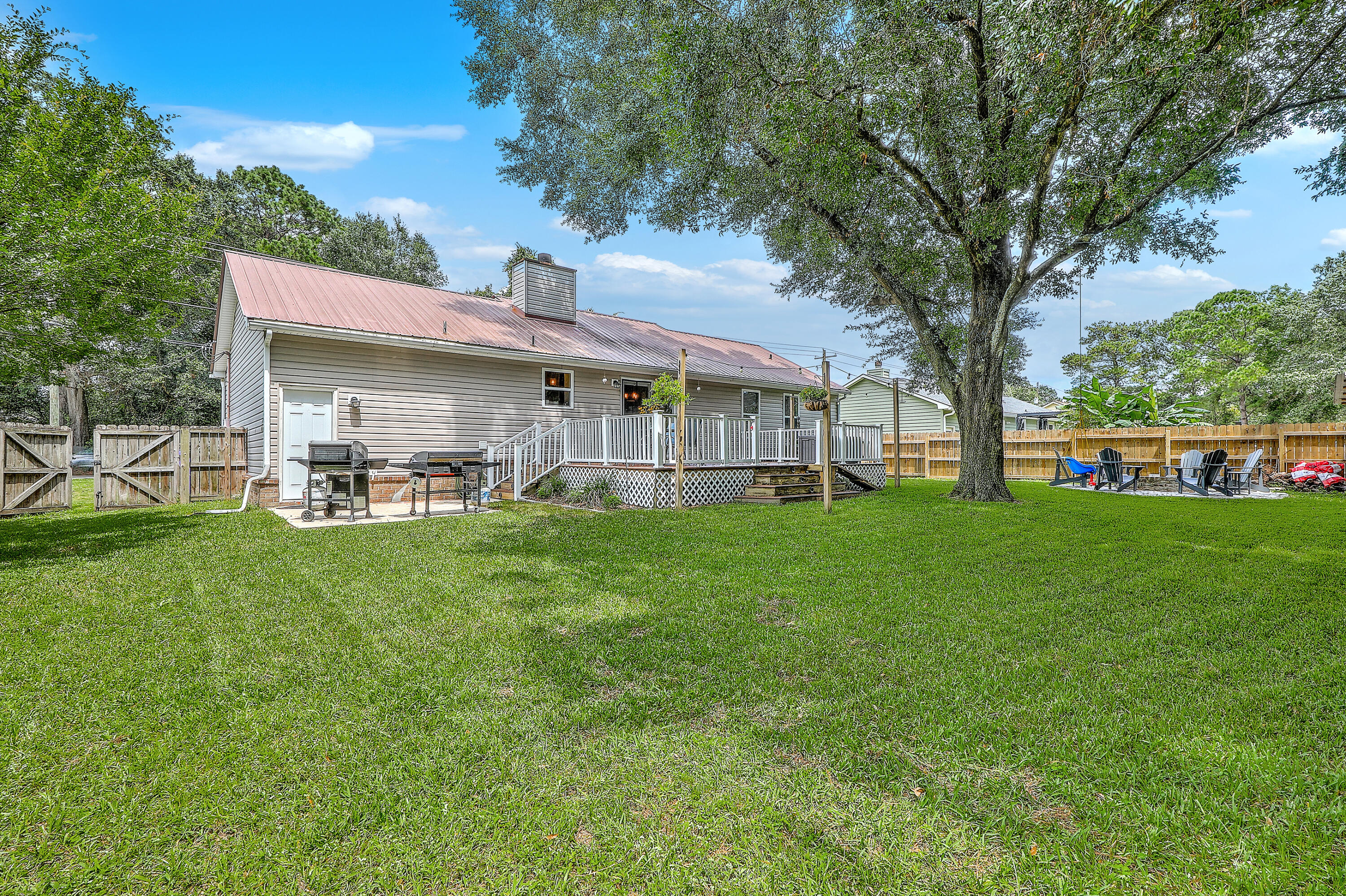 Charleston, South Carolina, 29412, United States, 3 Bedrooms Bedrooms, ,2 BathroomsBathrooms,Residential,For Sale,1924238