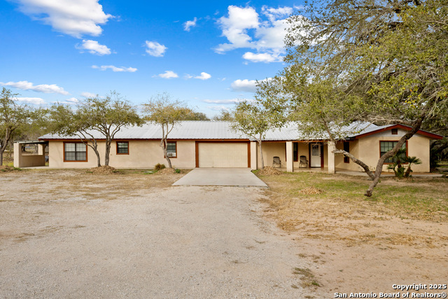 Floresville, Texas, 78114, United States, 6 Bedrooms Bedrooms, ,3 BathroomsBathrooms,Residential,For Sale,1754685