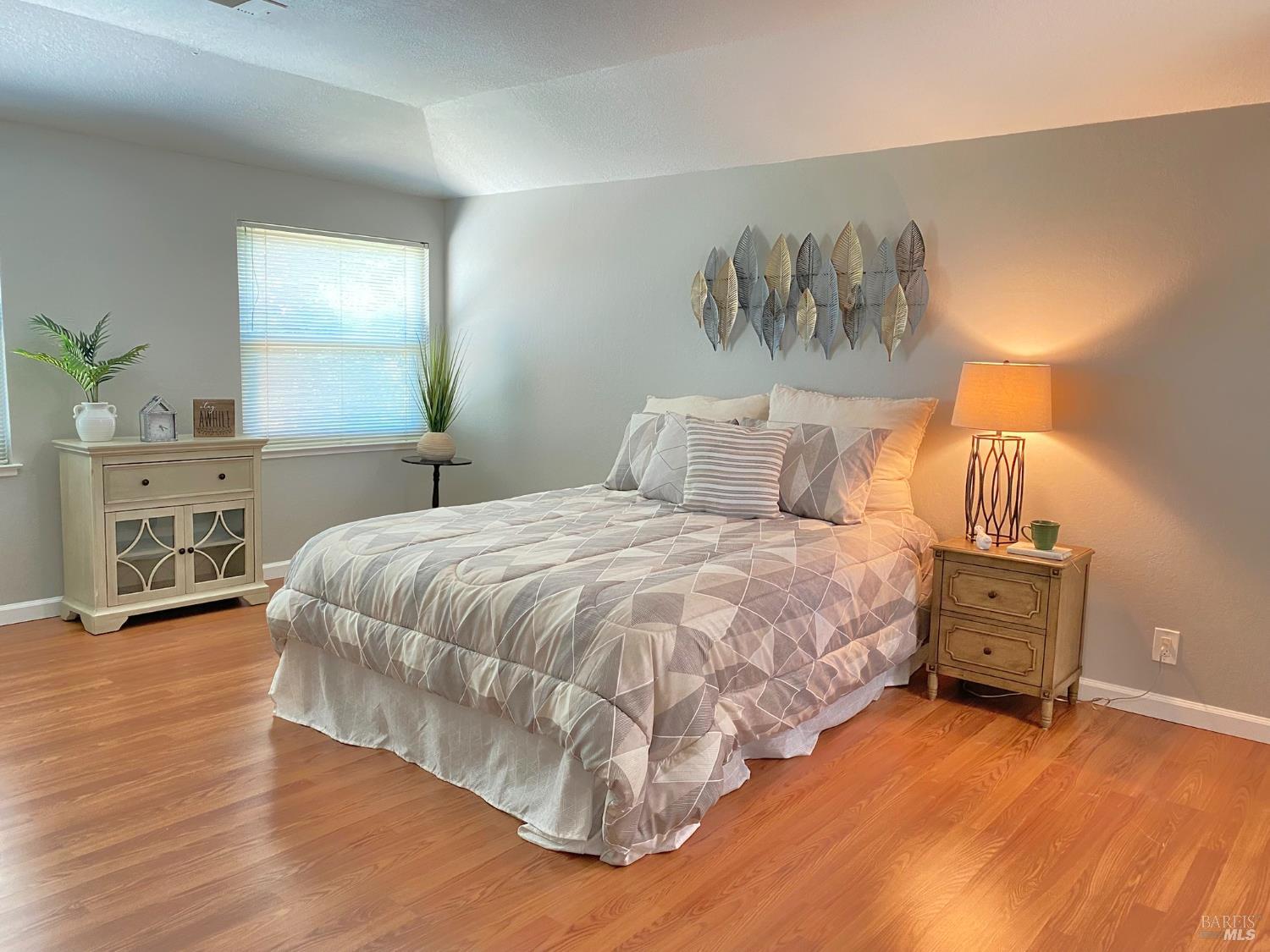 Vacaville, California, 95688, United States, 5 Bedrooms Bedrooms, ,3 BathroomsBathrooms,Residential,For Sale,1911426