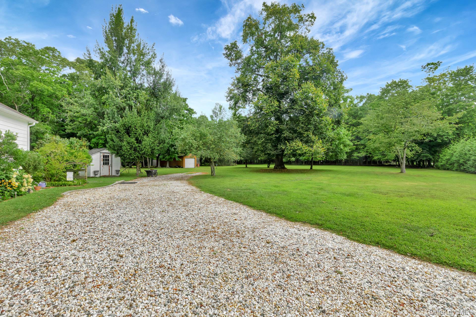Manorville, New York, 11949, United States, 4 Bedrooms Bedrooms, ,2 BathroomsBathrooms,Residential,For Sale,1917125