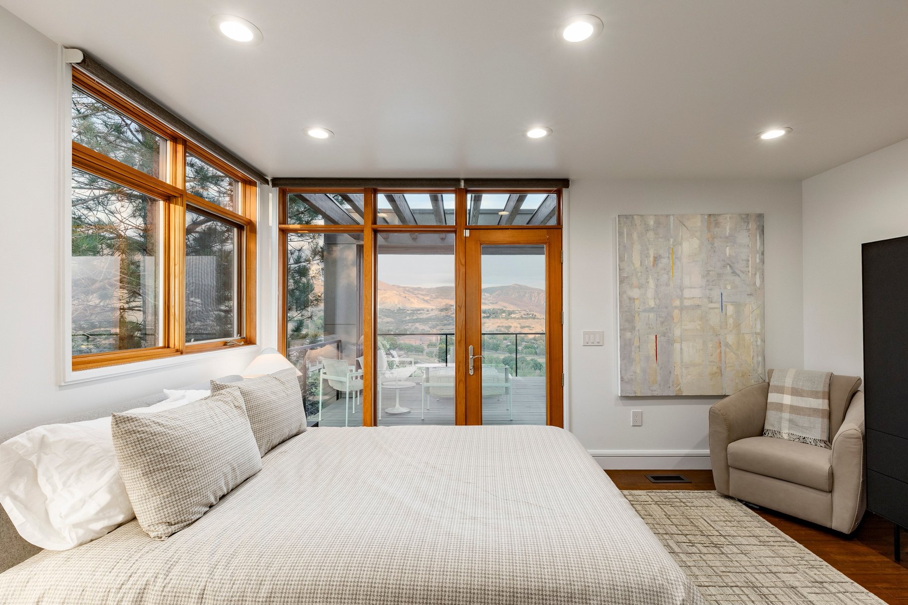  Stunning Contemporary Home with Commanding Views - 物件實景