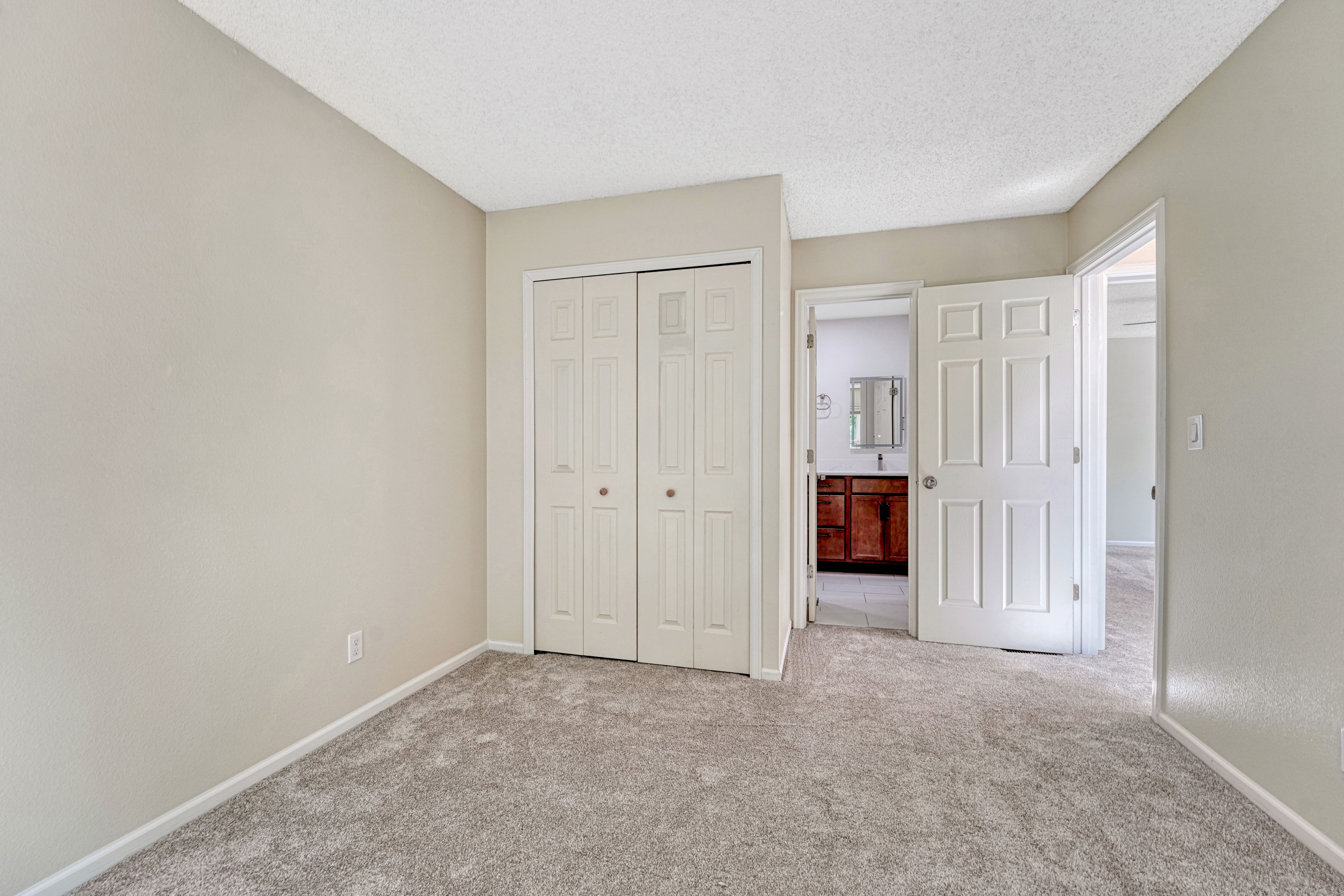  Rockrimmon Townhome with Trail Access & Private Patio - 物件實景