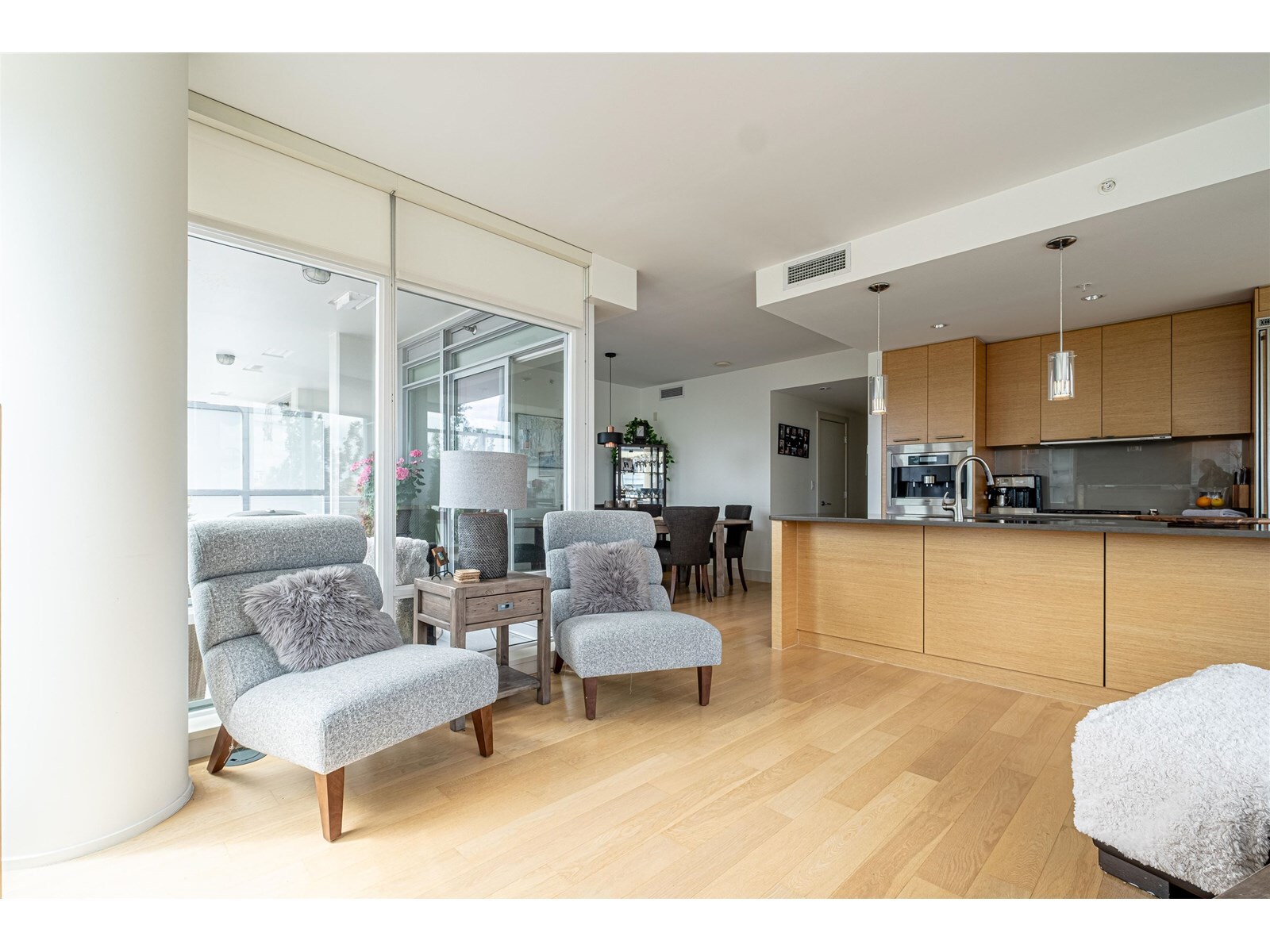 WHITE ROCK, British Columbia, V4B 0A2, CA, 2 Bedrooms Bedrooms, ,2 BathroomsBathrooms,Residential,For Sale,1947534