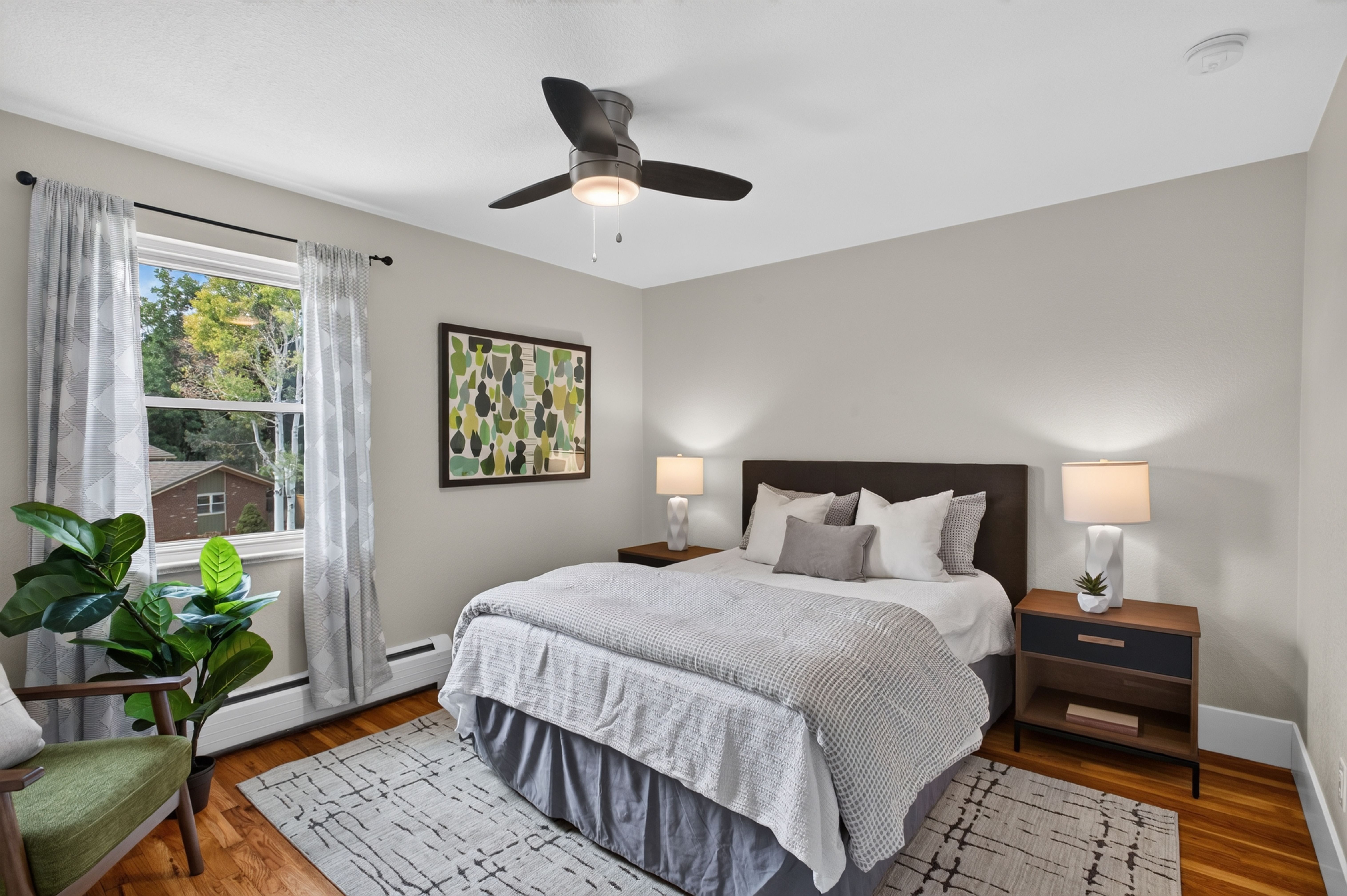  Updated, move-in ready home offers a bright, inviting floor plan - 物件實景