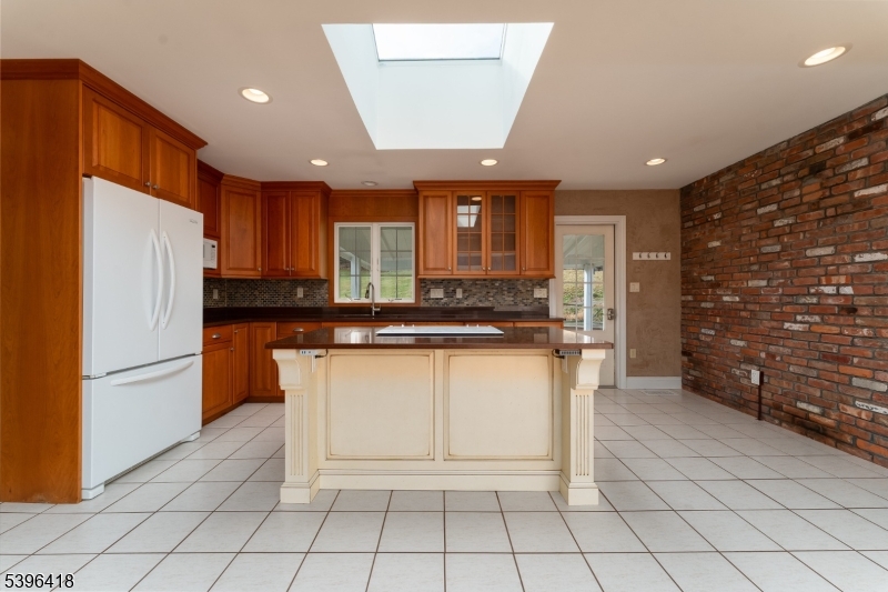 Raritan Twp., New Jersey, 08822, United States, 3 Bedrooms Bedrooms, ,2 BathroomsBathrooms,Residential,For Sale,1991179