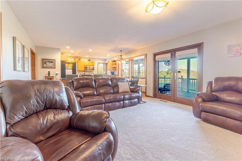 Chester, West Virginia, 26034, United States, 3 Bedrooms Bedrooms, ,3 BathroomsBathrooms,Residential,For Sale,1975770