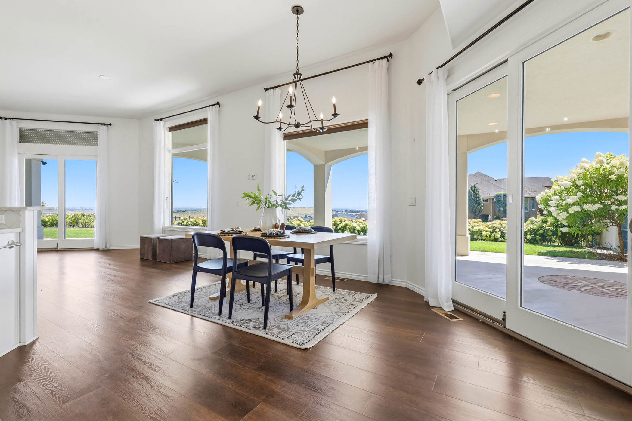  Views, Outdoor Living, gated RV/Boat Parking. - 物件實景