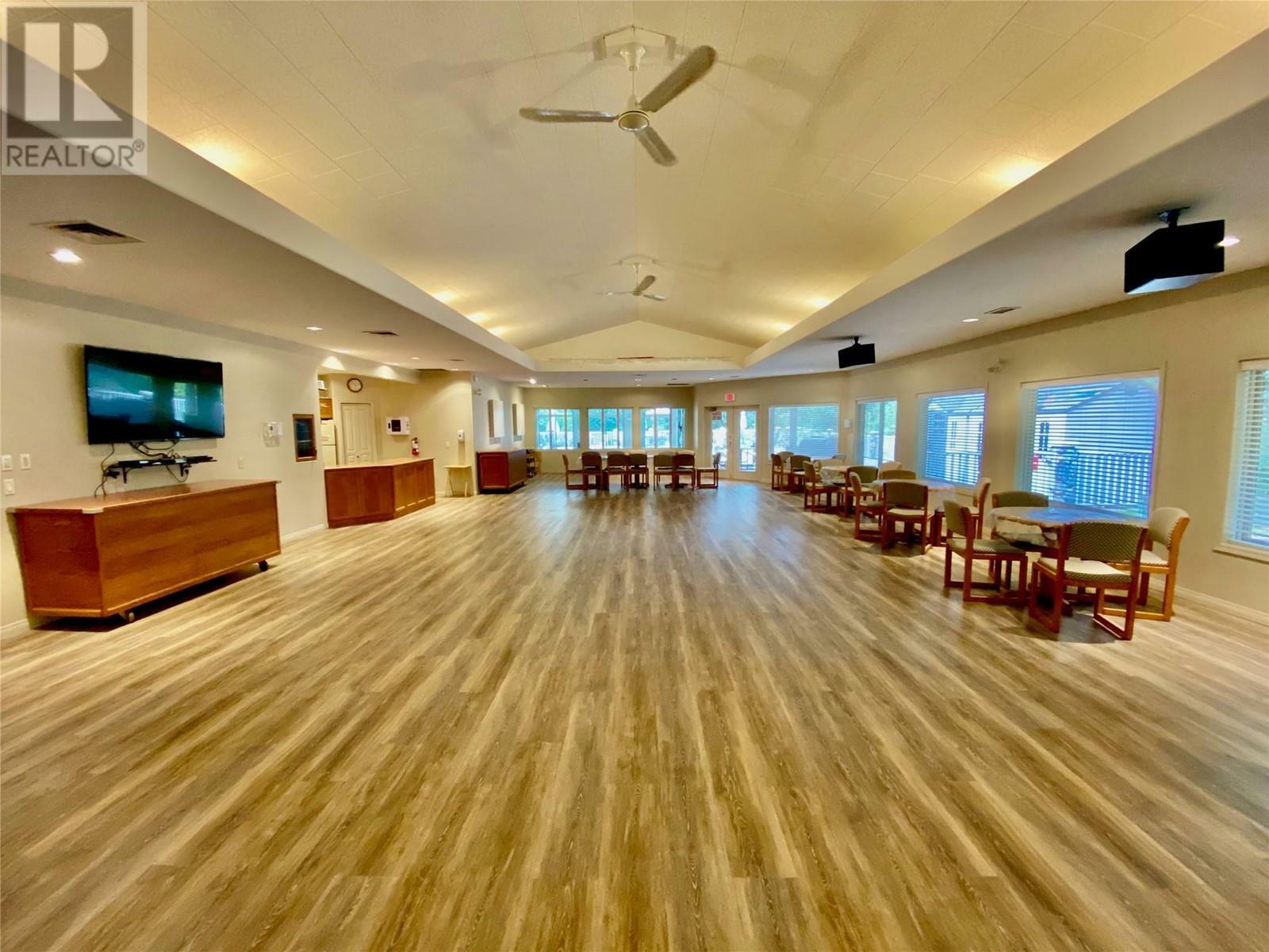 KELOWNA, British Columbia, V1V 1Z4, CA, 2 Bedrooms Bedrooms, ,2 BathroomsBathrooms,Residential,For Sale,1960931