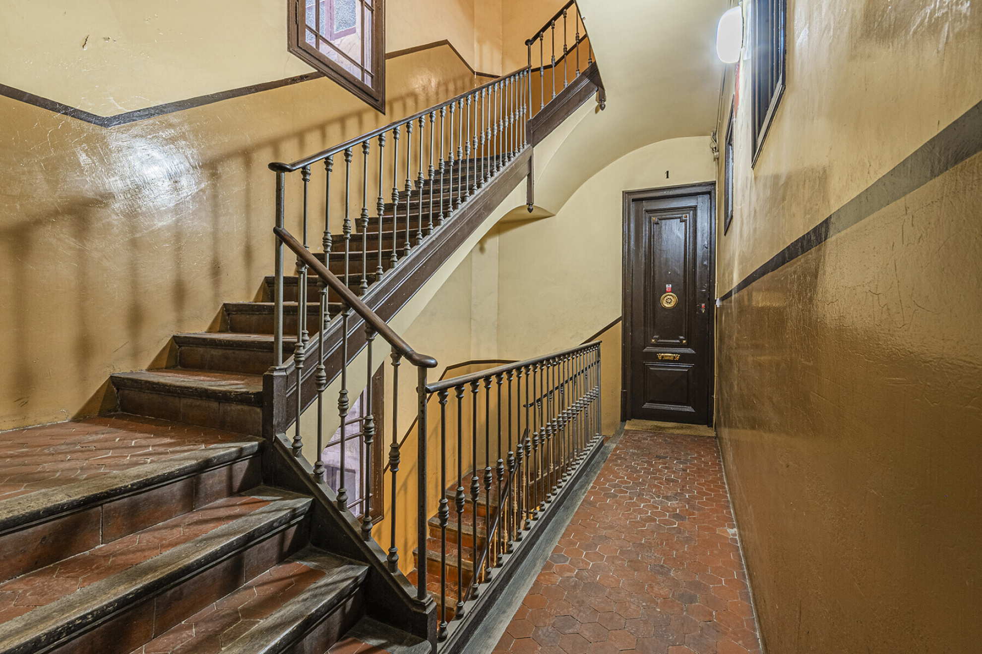  Historical apartment to renovate on prime location in Eixample - 物件實景