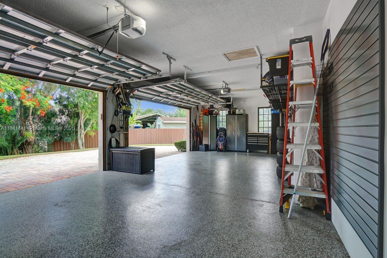 Davie, Florida, 33330, United States, 5 Bedrooms Bedrooms, ,5 BathroomsBathrooms,Residential,For Sale,1896833