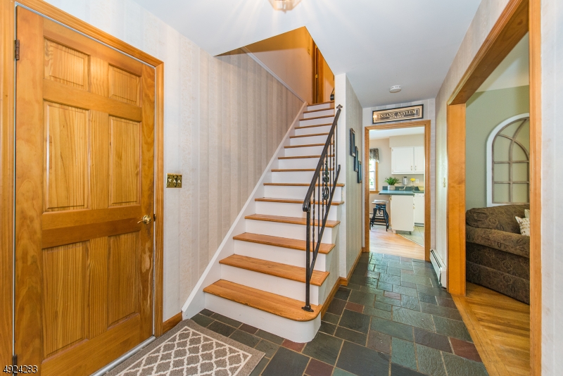 230 Hilltop Ct, Pompton Lakes Boro, New Jersey, 07442, United States, 4 Bedrooms Bedrooms, ,3 BathroomsBathrooms,Residential,For Sale,230 Hilltop Ct,1459430