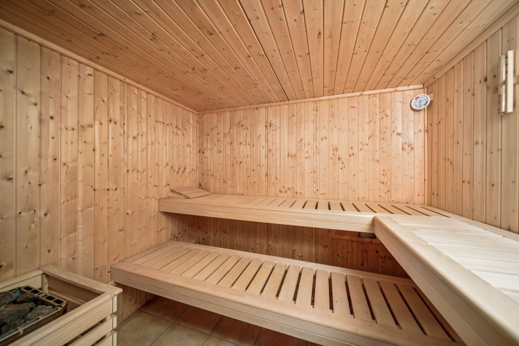  Exceptional 8-room residence with wooded grounds and swimming pool in Montprevey - 物件實景