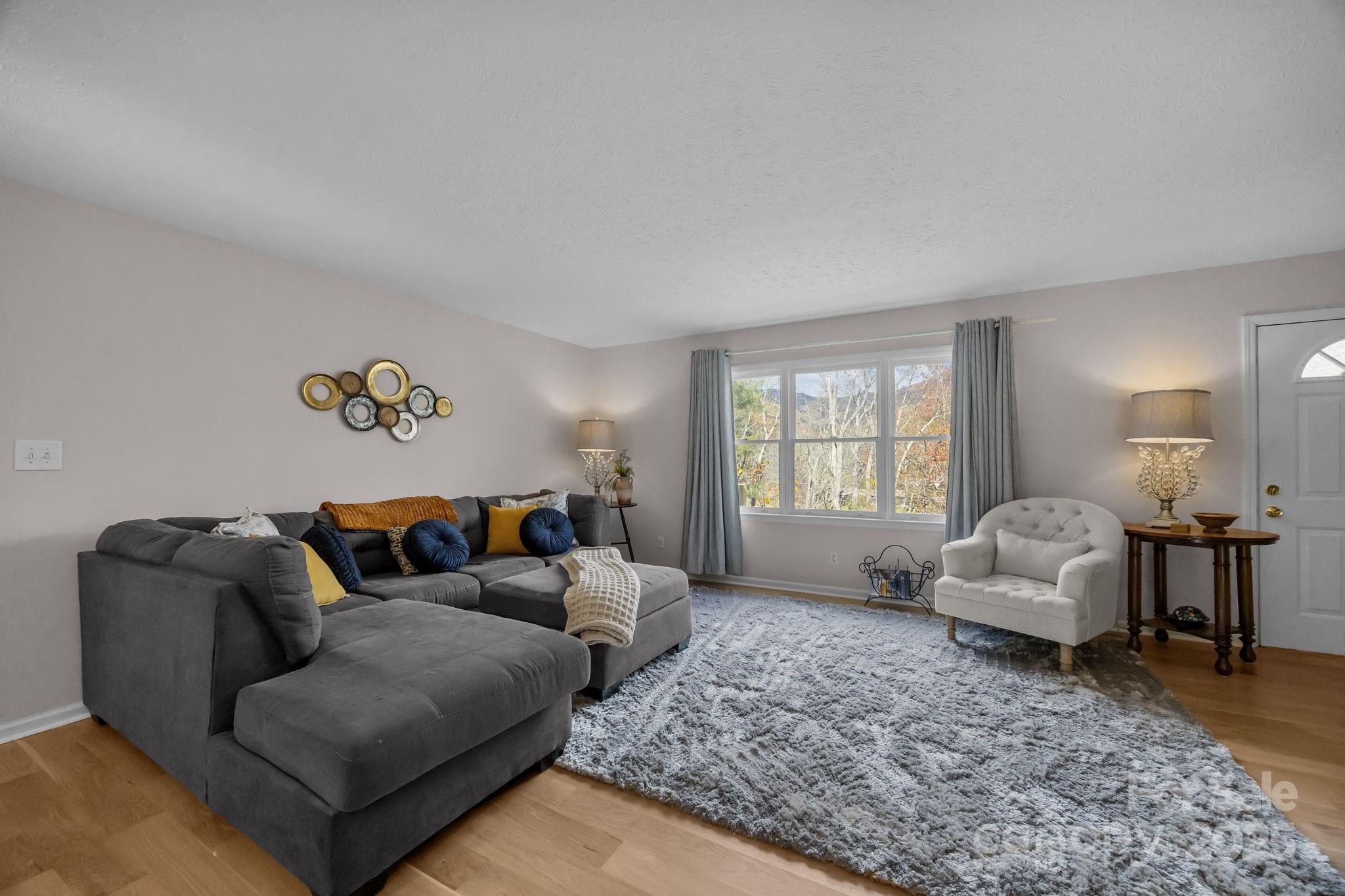 Fairview, North Carolina, 28730, United States, 3 Bedrooms Bedrooms, ,2 BathroomsBathrooms,Residential,For Sale,1991257