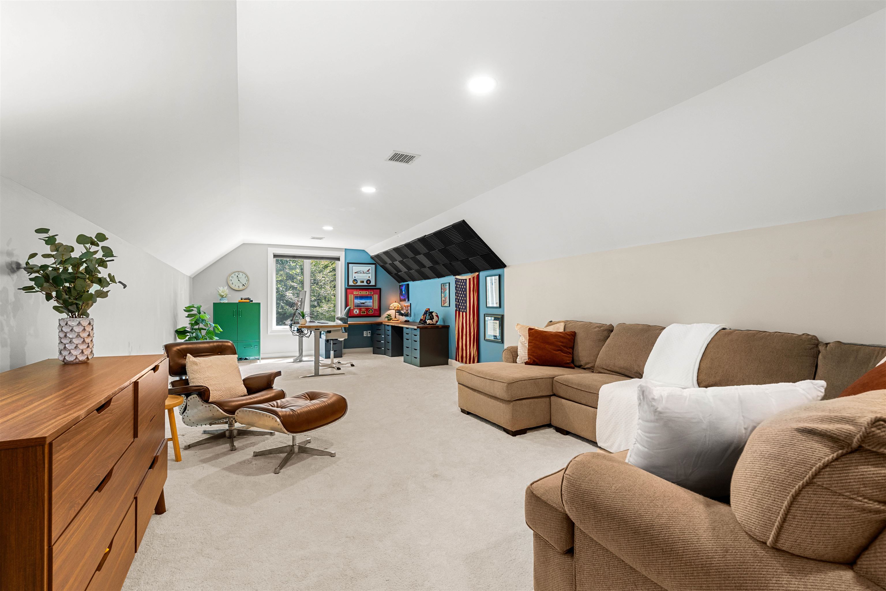 Hollis, New Hampshire, 03049, United States, 3 Bedrooms Bedrooms, ,3 BathroomsBathrooms,Residential,For Sale,1907073